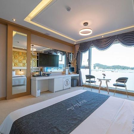 Hotel The One Yeosu Bagian luar foto