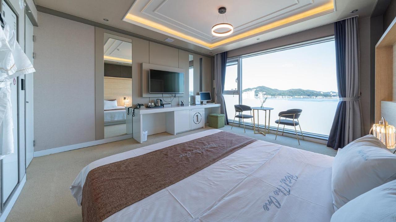 Hotel The One Yeosu Bagian luar foto