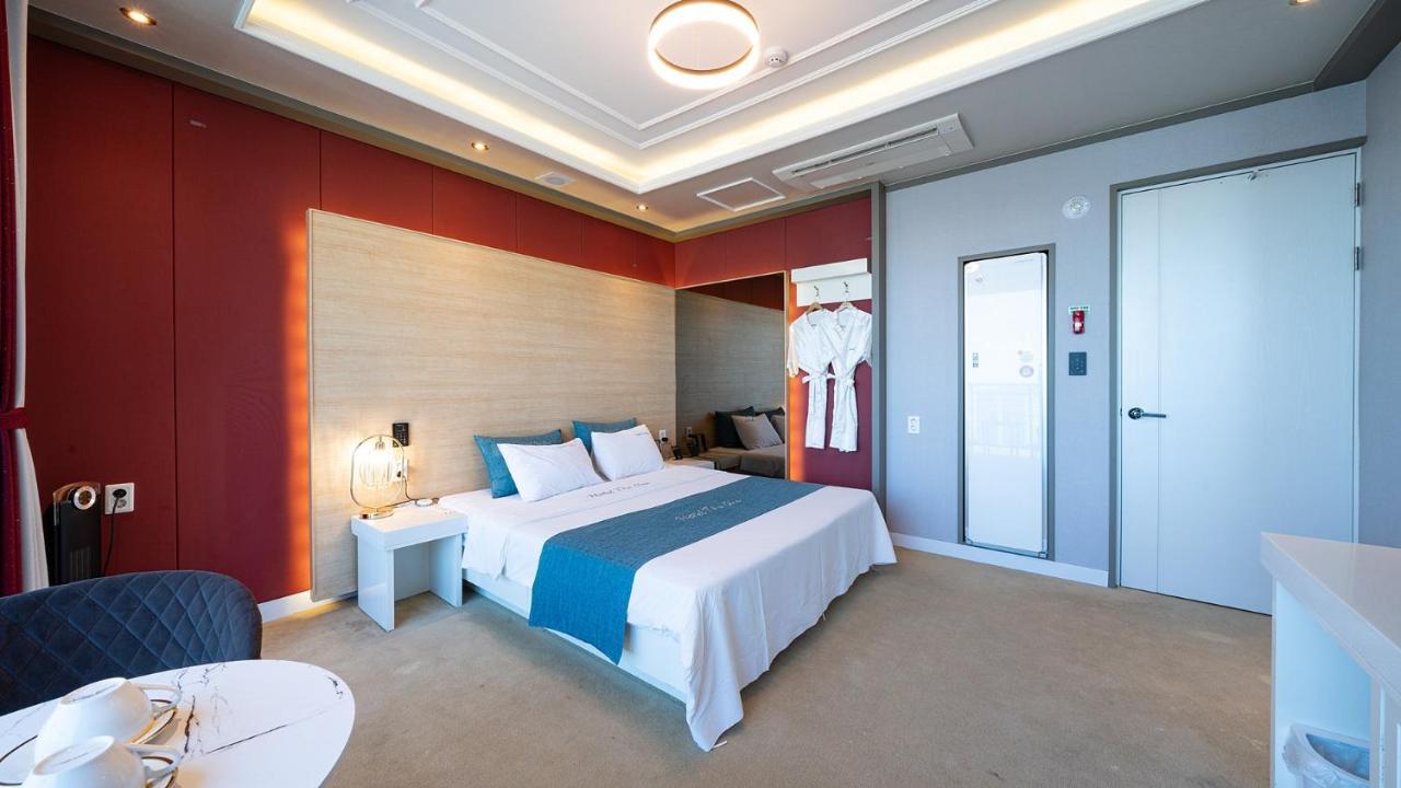 Hotel The One Yeosu Bagian luar foto