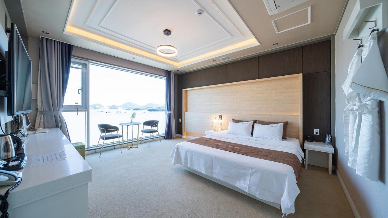 Hotel The One Yeosu Bagian luar foto