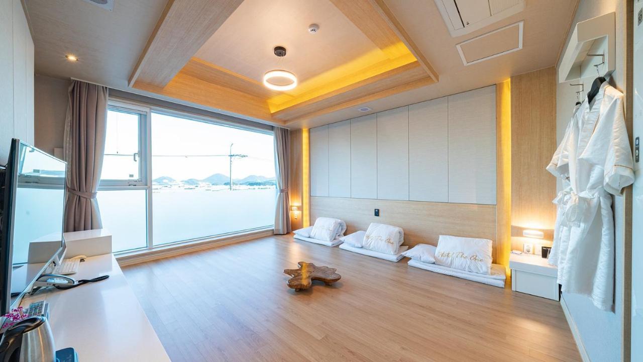 Hotel The One Yeosu Bagian luar foto