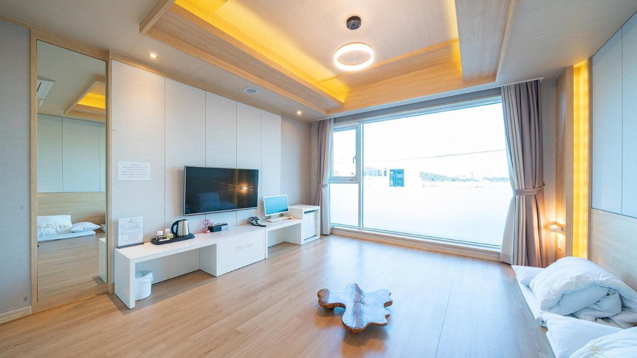 Hotel The One Yeosu Bagian luar foto