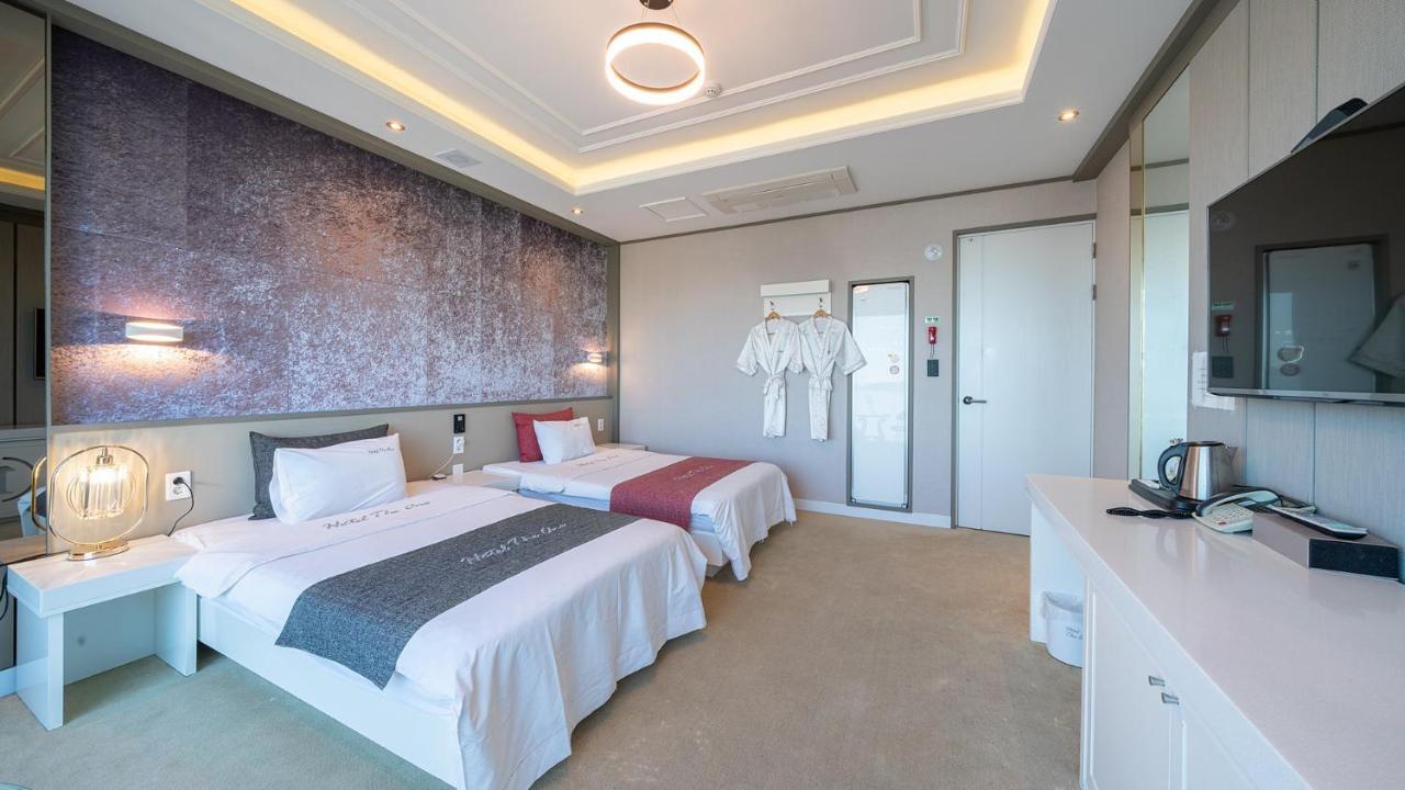 Hotel The One Yeosu Bagian luar foto