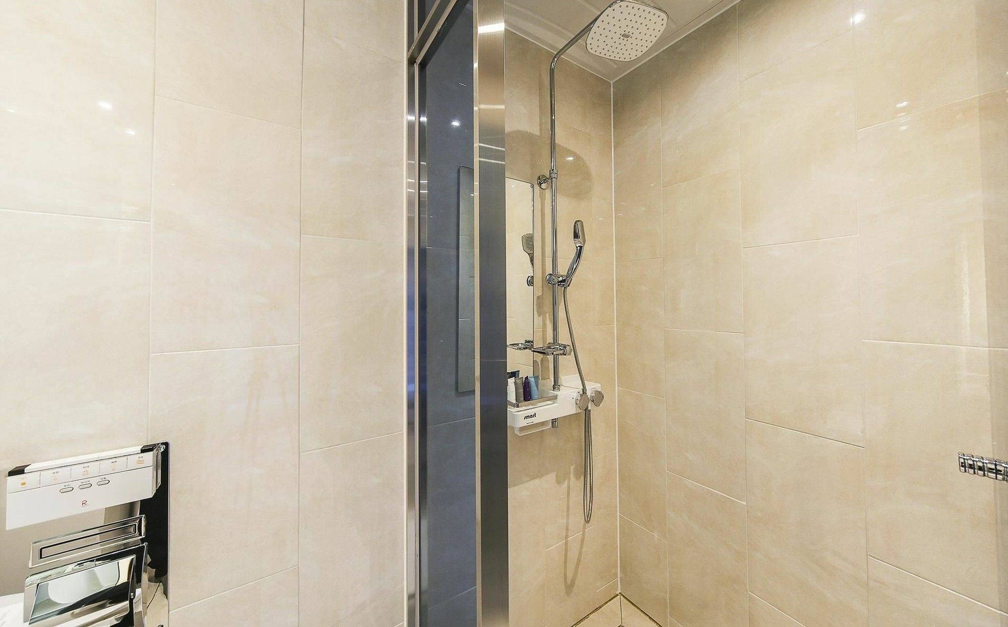 Hotel The One Yeosu Bagian luar foto